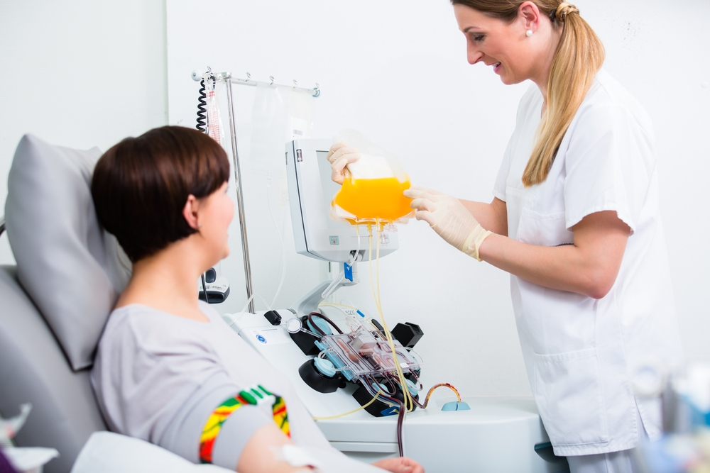 Nurse,Showing,Patient,Donating,Own,Blood,In,Hospital,Her,Blood